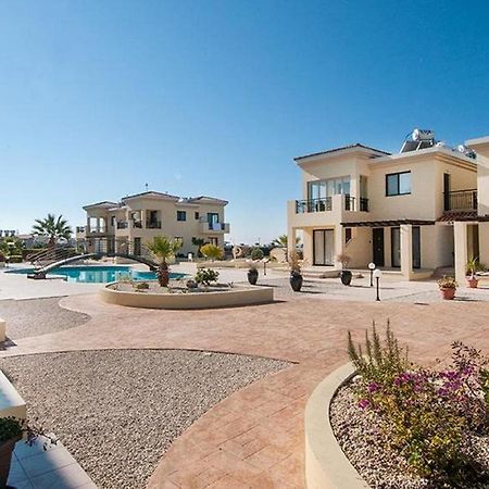 Beautiful 2-Bedroom Apartment - Great Location Paphos Ngoại thất bức ảnh