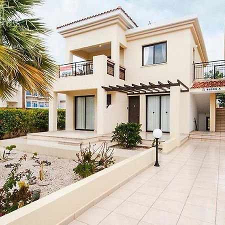 Beautiful 2-Bedroom Apartment - Great Location Paphos Ngoại thất bức ảnh