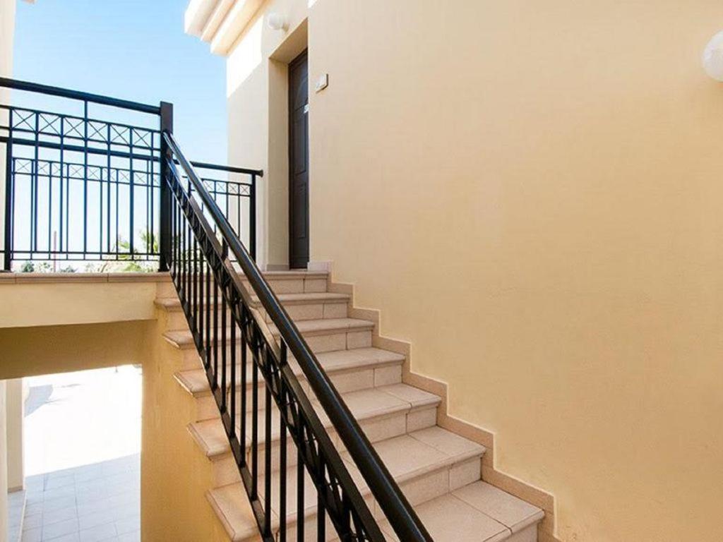 Beautiful 2-Bedroom Apartment - Great Location Paphos Ngoại thất bức ảnh