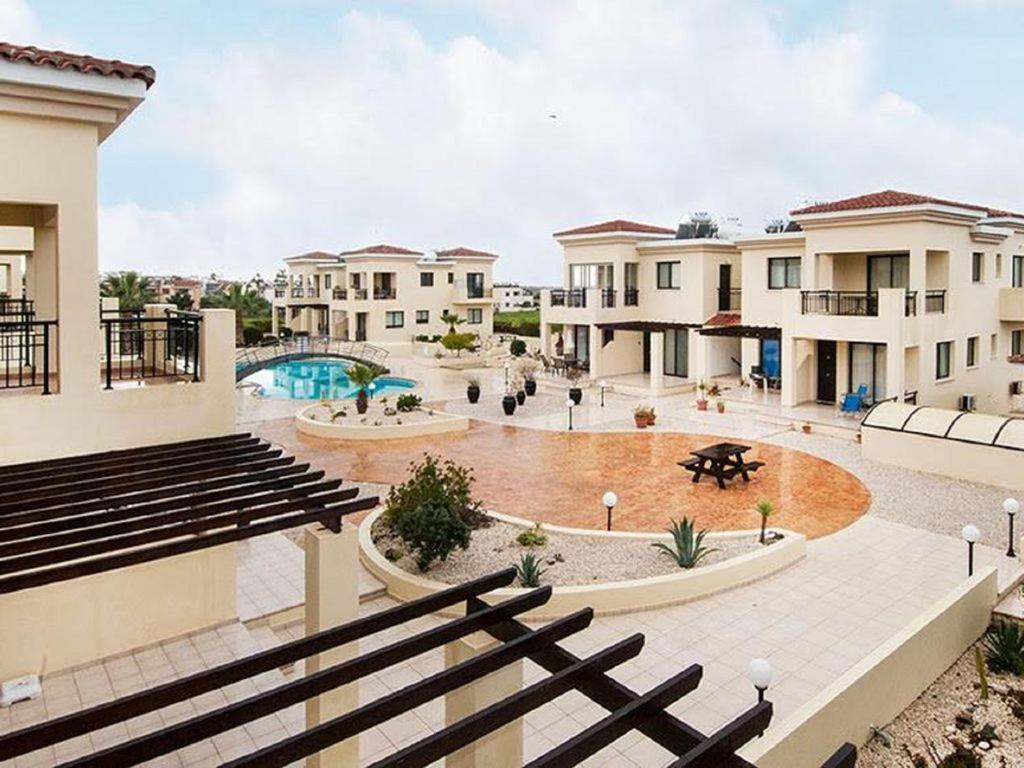 Beautiful 2-Bedroom Apartment - Great Location Paphos Ngoại thất bức ảnh