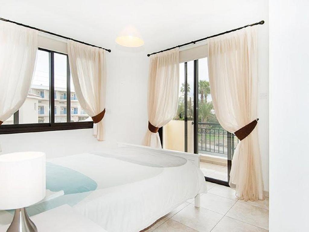 Beautiful 2-Bedroom Apartment - Great Location Paphos Ngoại thất bức ảnh